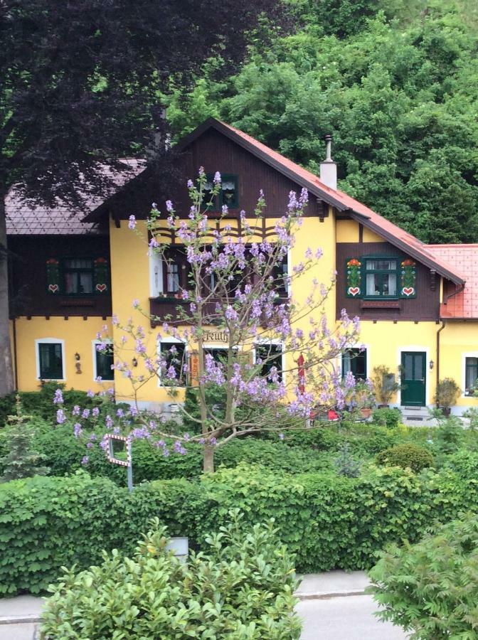 Villa Kreuthhof Appartements Клостернойбург Экстерьер фото