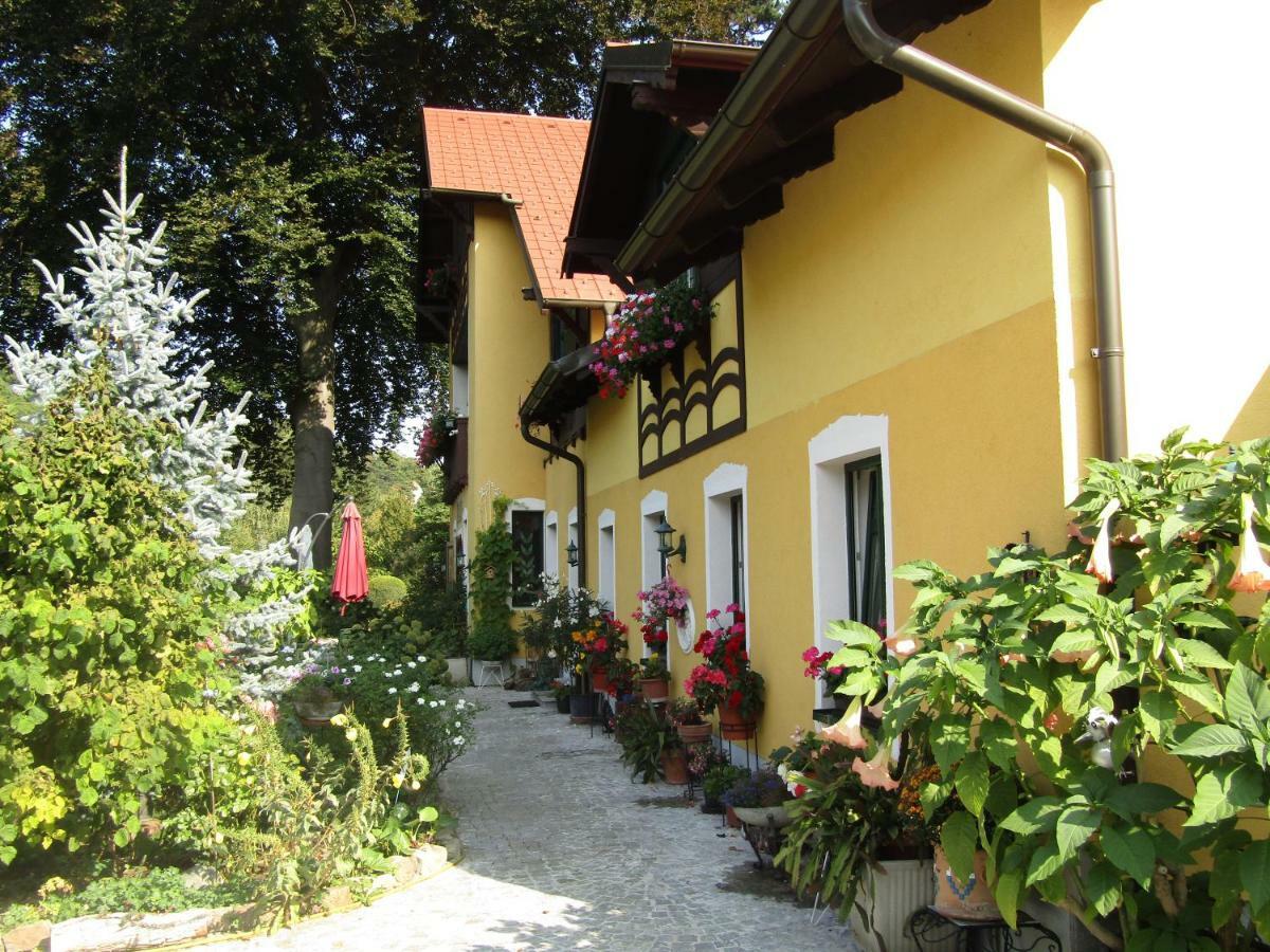 Villa Kreuthhof Appartements Клостернойбург Экстерьер фото